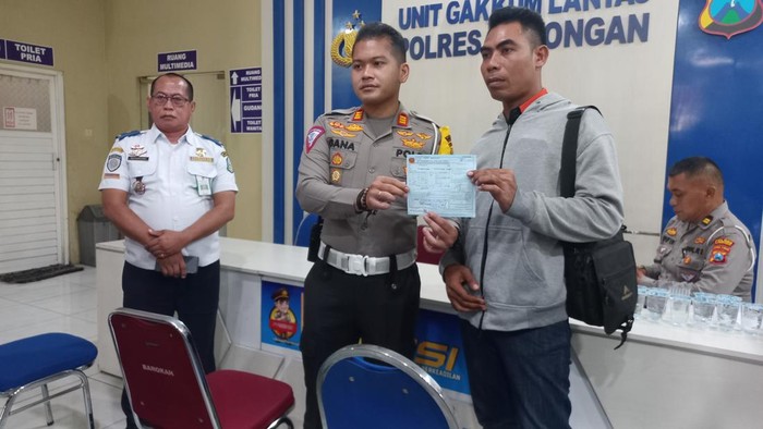 Sopir bus ugal-ugalan yang viral di Lamongan dipanggil polisi