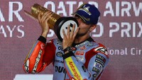 Rider tim Gresini Racing itu sebelumnya hanya mampu paling tinggi meraih podium tiga di MotoGP Australia 2023.  