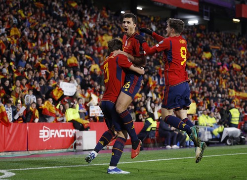 Soccer Football - Euro 2024 Qualifier - Group A - Spain v Georgia - Estadio Jose Zorrilla, Valladolid, Spain - November 19, 2023  Spains Robin Le Normand celebrates scoring their first goal with Rodri and Gavi REUTERS/Juan Medina