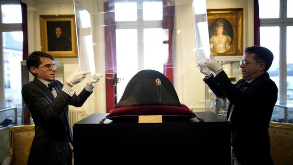 Topi Napoleon Bonaparte Terjual Rp 32,5 M dalam Lelang, Begini Potretnya