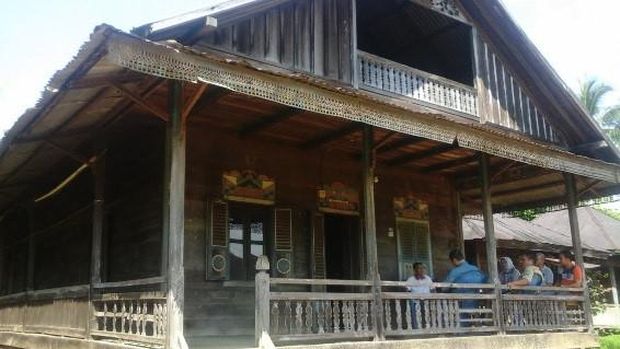 Umeak potong jang, rumah adat Rejang Lebong yang punah.