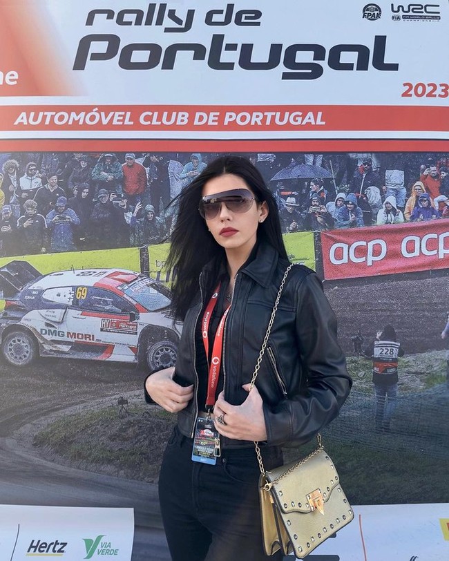 Kisah percintaan Son Heung Min sering jadi sorotan. Tak jarang pemain bola asal Korea Selatan itu digosipkan dengan beberapa artis cantik, seperti Jisoo BLACKPINK hingga Moon Ga Young. Belakangan muncul nama wanita lain yang dikaitkan dengannya yakni Vera von Monika. Foto: Instagram Vera Von Monika