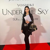 Aku melihat postinganmu tentang Son dan Vera, mereka sangat kalem, tidak ada pihak lain, hanya menikmati waktu dengan satu sama lain. Aku bisa mengkonfirmasi mereka sedang mengenal satu sama lain, tulis sumber. Foto: Instagram Vera Von Monika