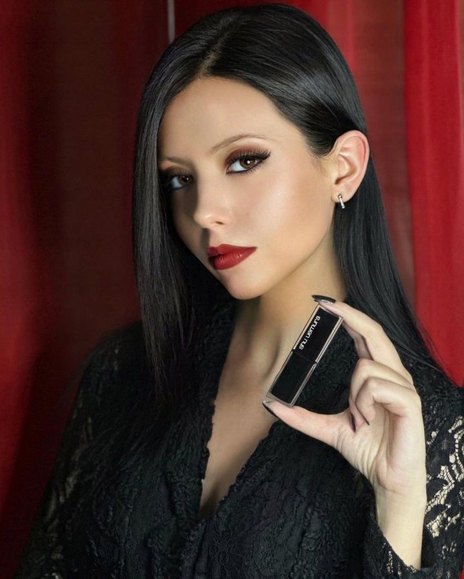 Dilaporkan Vera Von Monika sering menghadiri laga Tottenham untuk menonton Son bertanding. Dikatakan jika Vera bahkan pernah mengunggah foto yang diduga diambil di rumah Son di Hampstead, London. Beberapa teman Son juga diketahui follow Vera di Instagram. Foto: Instagram Vera Von Monika