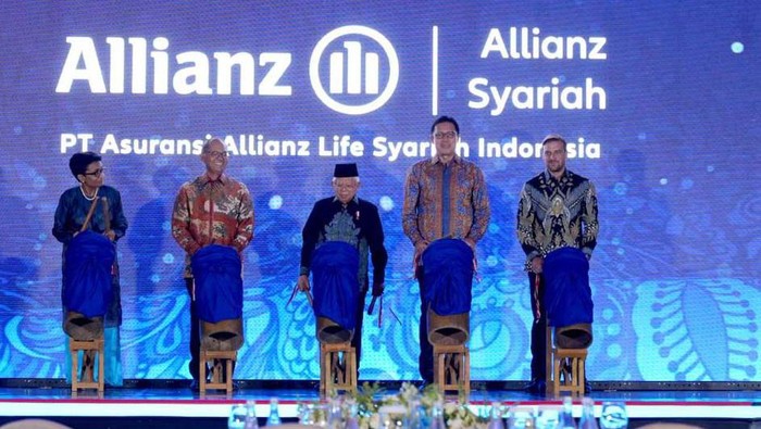 Allianz menghadirkan Allianz Syariah. Ini menjadi entitas terpisah yang memberikan perlindungan asuransi jiwa syariah.