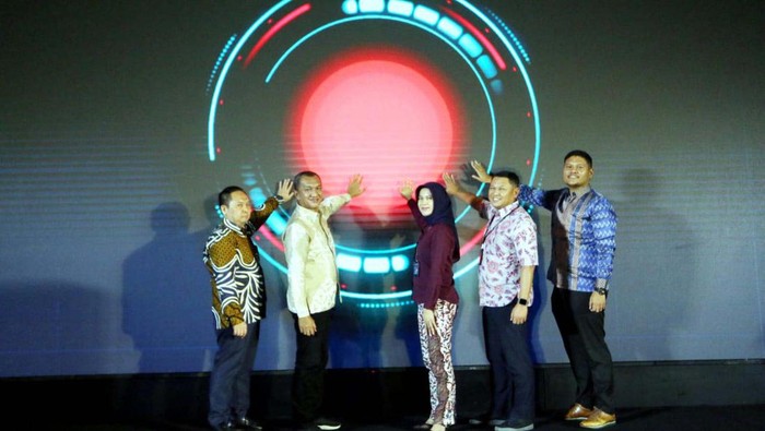 Bank Mandiri memberikan 10.000 rekening tabungan baru bagi penyandang disabilitas. Kegiatan ini dalam rangka meyambut Hari Disabilitas Nasional 2 Desember 2023.