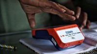 Selama menjadi agen UMi, Asdar mengatakan dirinya bisa melayani sampai 40 orang. Sedangkan untuk layanan BRILink, dirinya bisa melayani hingga 150 orang setiap harinya.  