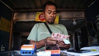 Asdar (38), menjadi agen UMi BRI di Desa Tritiro, Bulukumba, Sulawesi Selatan, Rabu (1/11/2023) lalu.  