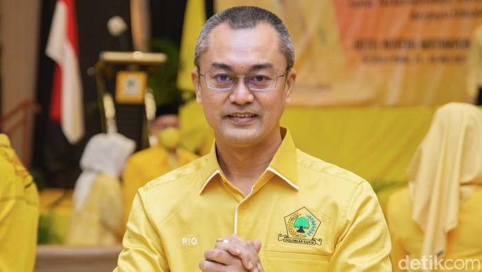 Anggota Komisi III DPR RI Andi Rio Idris Padjalangi saat menghadiri pelantikan DPD II Golkar Bone beberapa saat lalu.