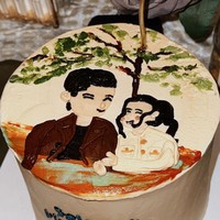 Beby juga memberikan kue ulang tahun spesial untuk sang kekasih. Di kue ulang tahun tersebut terdapat gambar yang menyerupai Rizki dan Beby. Foto: Instagram/@bebytsabina