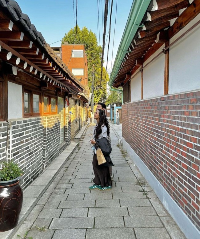 Pemilik nama lengkap Rizki Aulia Rahman Natakusumah itu lahir pada 19 November 1994. Sementara Beby lahir pada 27 Oktober 2002. Menurut situs dpr.go.id, Rizki merupakan lulusan dari The University of Nottingham di Inggris. Foto: Instagram/@bebytsabina