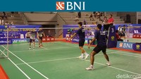 Salah satu partai hari ini menghadirkan duel Gregorius Yehuda Weni/Kafi Raditya Pandika vs Christian Kromo/Muhammad Poetra Ajimas Oedin. Gregorius/Kafi menang dengan skor kembar 21-15, 21-15. Foto: Irawan/detikcom