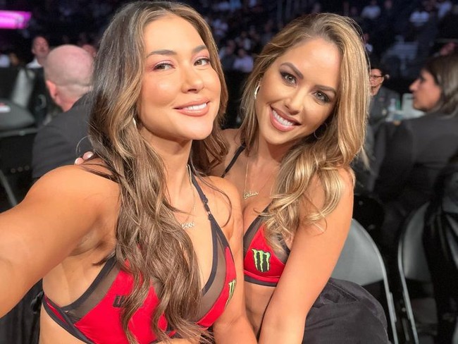 Sebagai ring girl termahal, Brittney sering bersaing dengan rekannya Arianny Celeste yang jadi gadis papan ronde terkaya tahun lalu. Begini potret kedekatan mereka. Foto: Instagram Brittney Palmer