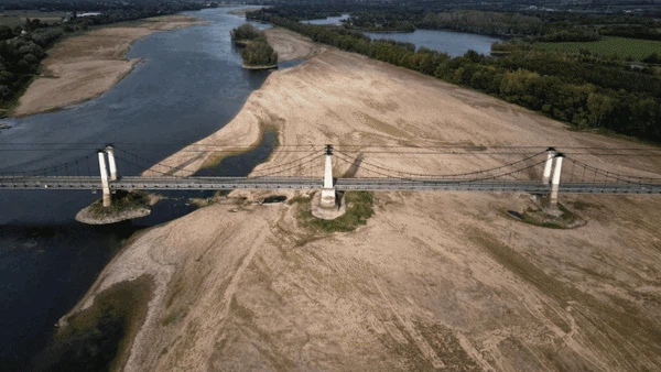Dahaga Sungai Loire Prancis yang Mulai Deras Dialiri Air