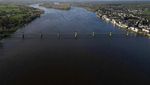 Dahaga Sungai Loire Prancis yang Mulai Deras Dialiri Air