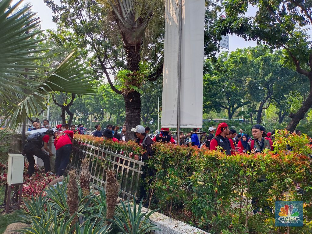 Demo Upah Buruh (CNBC Indonesia/Martyasari Rizki)