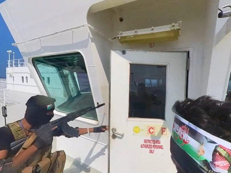 Detik-detik Houthi Bajak Kapal Israel di Laut Merah