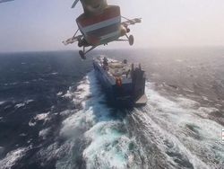 Kapal Perusak AS Tembak Jatuh 2 Rudal Houthi di Laut Merah