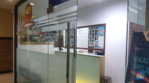 Dewata inter money changer, Bulungan, Jakarta. (CNBC Indonesia/Rosseno Aji Nugroho)