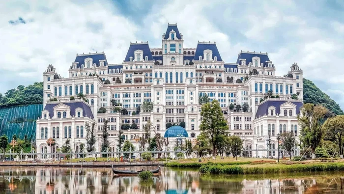 Guiyang White House via Oddity Central