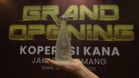 Air mineral tersebut diberi nama Banu. Banu adalah air mineral berkualitas tinggi yang berasal dari uap tebu, mencerminkan langkah inovatif koperasi dalam menciptakan produk yang ramah lingkungan. 