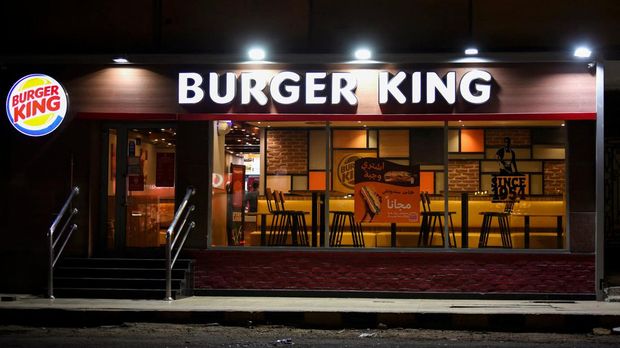 A view of an empty Burger King restaurant as a result of the boycott of Western brands in Egypt due to the Israeli bombardment in Gaza amid the ongoing conflict between Israel and the Palestinian Islamist group Hamas, in Cairo, Egypt, November 20, 2023. REUTERS/Mohamed Abd El Ghany
