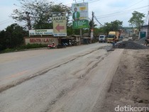 Pantas Didemo, Separah Ini Kondisi Jalan di Parung Panjang