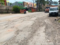 Awas! Ini Bahayanya Mobil Sering Lewat Jalanan Rusak seperti Jalan Parung Panjang