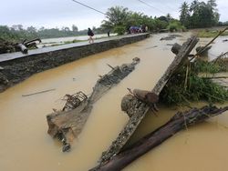 Luapan Sungai Krueng Meureubo Aceh Bikin Jalan Sepanjang 110 Meter Rusak