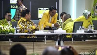 Turut hadir dalam kegiatan tersebut Ketua Dewan Pembina Partai Golkar, Aburizal Bakrie. Sekjen Golkar Lodewijk Friedrich Paulus, Wakil Ketua Umum Golkar Ahmad Doli Kurnia, Wakil Ketua Umum Golkar Nurul Arifin, Wakil Ketua Umum Golkar Ridwan Kamil, Ketua DPD Golkar Jawa Barat Ace Hasan, Ketua Umum PP Kesatuan Perempuan Partai Golkar Airin Rachmi Diany. 