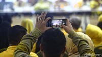 Airlangga mengatakan para calon kepala daerah itu dapat bekerja sama dengan fungsionaris partai dan pengurus partai di tingkat daerah. Hal itu, kata dia, bisa menjadi modal utama bagi partai Golkar di 2024. 