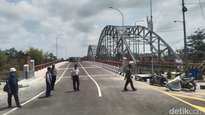 Jembatan Trisula Kademangan Blitar