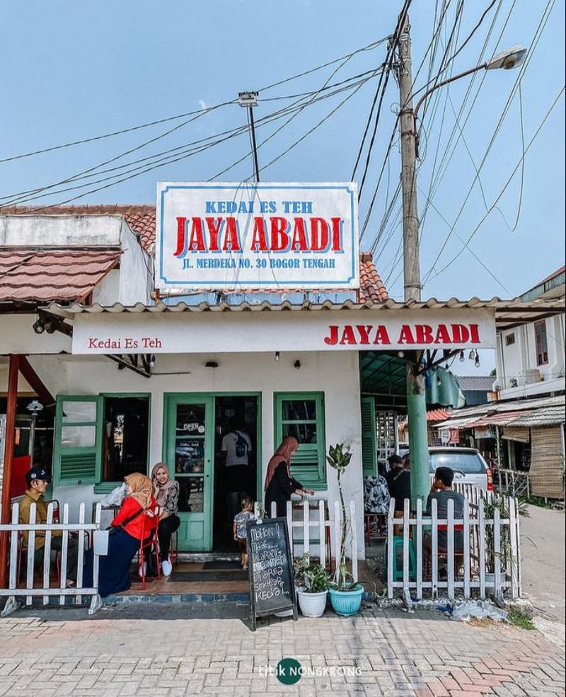 Kedai es teh jadul jadi tren minuman