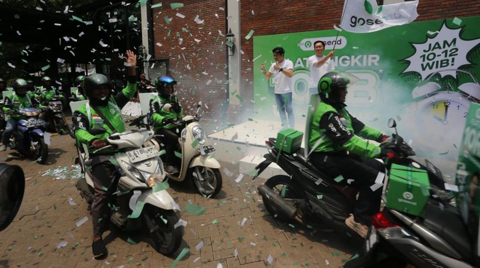 GoSend, layanan logistik on-demand Gojek tawarkan opsi Flat Ongkir. Pelanggan dapat memanfaatkan ini untuk melengkapi kebutuhan pengiriman di momen akhir tahun.