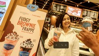Inspirasinya datang dari kelezatan brownie Fudgybro dan keinginan menciptakan kombinasi yang baru dengan sentuhan khas Djournal Coffee. Proses pengembangan melibatkan berbagai eksperimen cita rasa hingga akhirnya menciptakan menu kolaborasi yang terbaik.