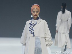10 Koleksi Kami. di Jakarta Fashion Week 2024 Hadirkan Busana Muslim Edgy