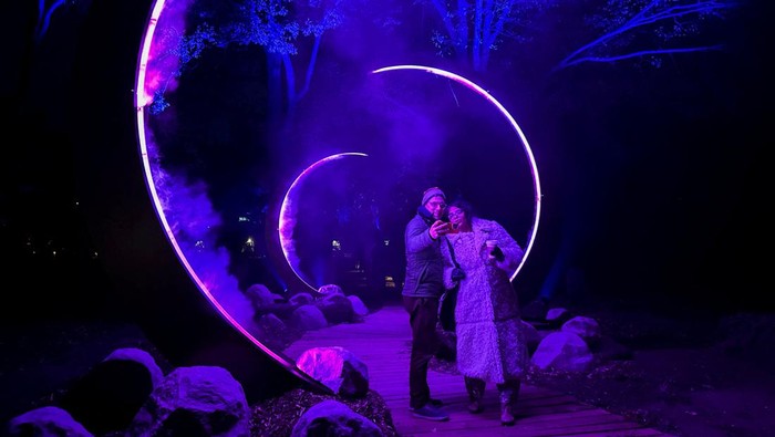 Menjelajahi Taman Raya di New York Bertabur Cahaya 'Astra Lumina' is an immersive experience at the Queens Botanical Garden in the neighborhood of the Queens borough of New York City, New York, U.S., November 20, 2023. REUTERS/Roselle Chen