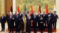 Pimpinan negara arab dan muslim melakukan pertemuan di Beijing China pada Senin (20/11). Menteri Luar Negeri China, Wang Yi, meminta dunia harus bertindak segera dalam membendung konflik di Gaza, Palestina.  