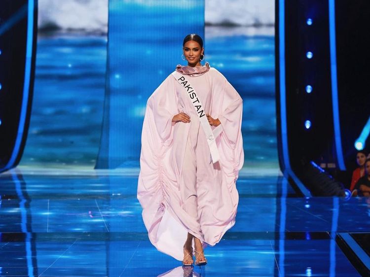 8 Foto Miss Pakistan di Miss Universe 2023, Tampil Beda Pakai Burkini