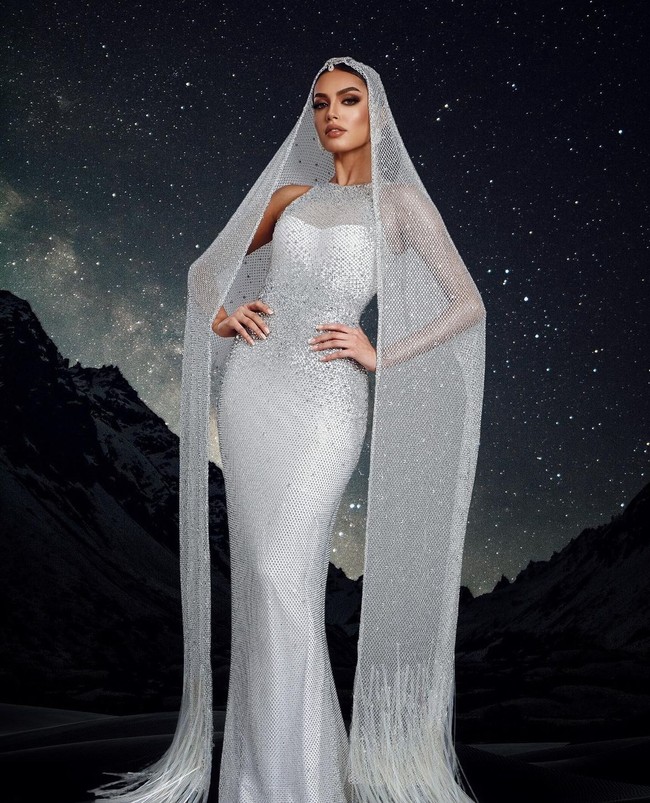 Dikutip dari situs Insider, Erica Robin ingin mempresentasikan Pakistan di kancah dunia. “Saya sangat bangga bisa membela apa yang saya yakini dalam hidup saya. Baru-baru ini, tepat setelah saya diumumkan sebagai penyandang gelar Miss Universe Pakistan, saya menerima reaksi keras dari berbagai sektor masyarakat. Namun saya ingin berdiri untuk apa yang saya yakini,” jelas Eris Robin di biodata Miss Universe. Foto: Dok. Instagram @ericarobin_official.