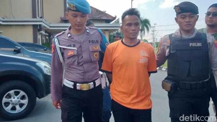 Terdakwa pembunuhan disertai mutilasi, Turah saat ditangkap polisi di Klaten.