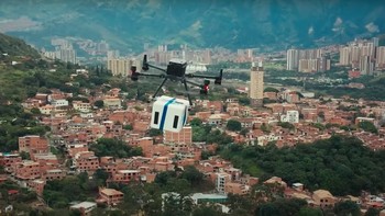 Tim World Mosquito Program juga bereksperimen melepaskan nyamuk super menggunakan drone di udara sehingga jangkauannya lebih luas. Foto: Screenshot YouTube Bill Gates