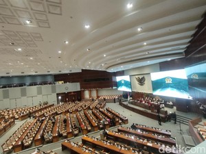 Puan Pimpin Paripurna DPR Pengesahan Panglima TNI Jenderal Agus Subiyanto