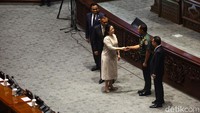 Paripurna DPR telah mengesahkan Jenderal Agus Subiyanto menjadi Panglima TNI yang baru.  