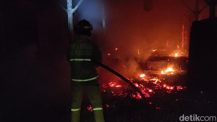 Pasar Muneng di Probolinggo terbakar