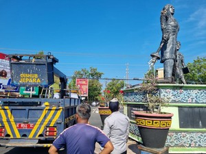 Viral Patung RA Kartini di Jepara Patah, Pemkab Sebut Faktor Usia