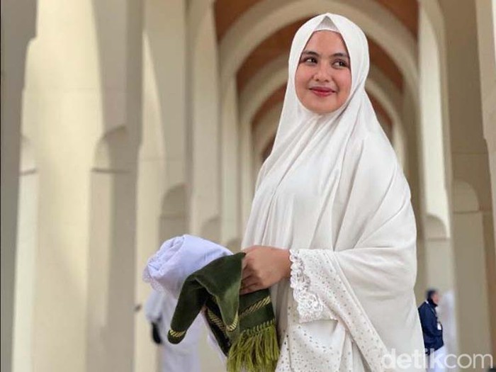 Pemenang Emeron Hijab Hunt 2023 Menjalani Ibadah Umroh