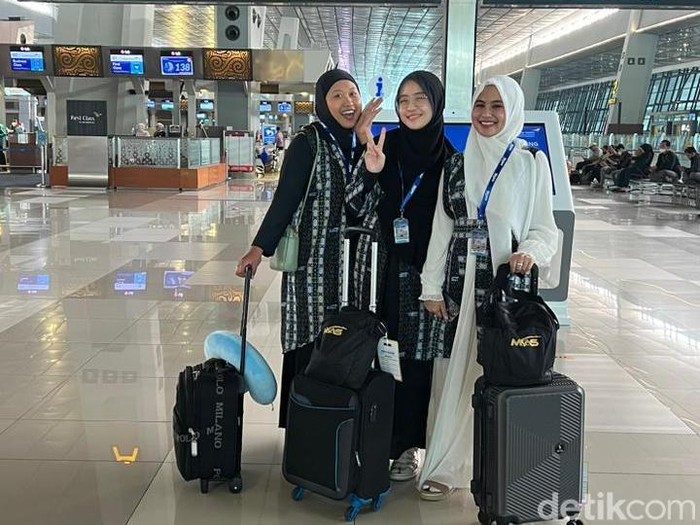 Pemenang Emeron Hijab Hunt 2023 Menjalani Ibadah Umroh