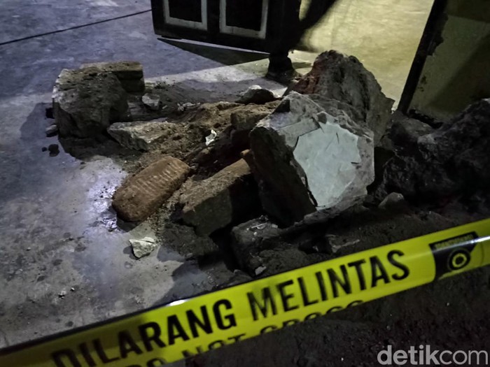 Bekas bongkahan kerangka manusia yang ditemukan di Desa Bacem, Kabupaten Blitar.