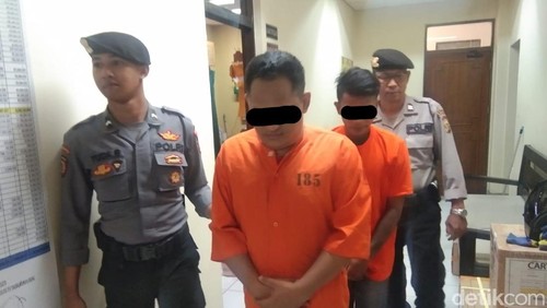 Polisi menangkap tukang ojek dan pengepul barang bekas karena konsumsi sabu.